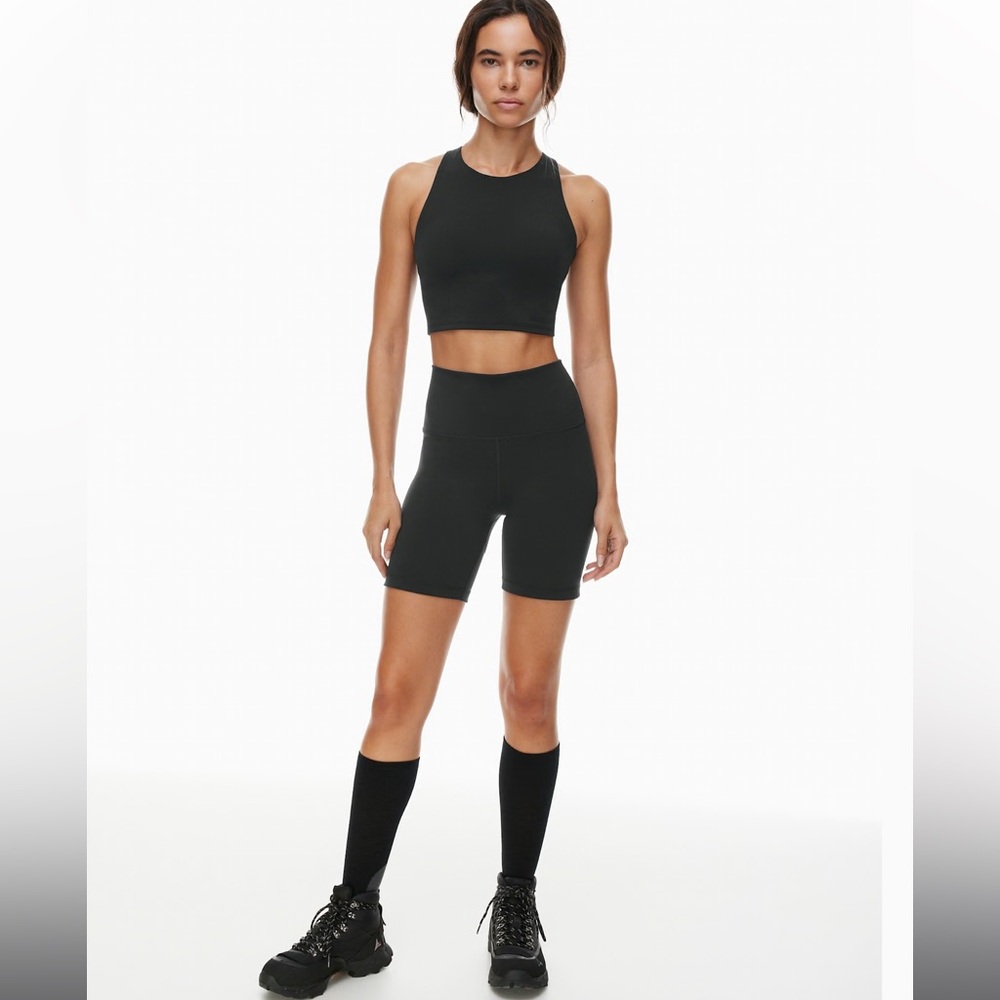 TNA Aritzia TnaSLICK™ Cheeky Hi-Rise 7" Short